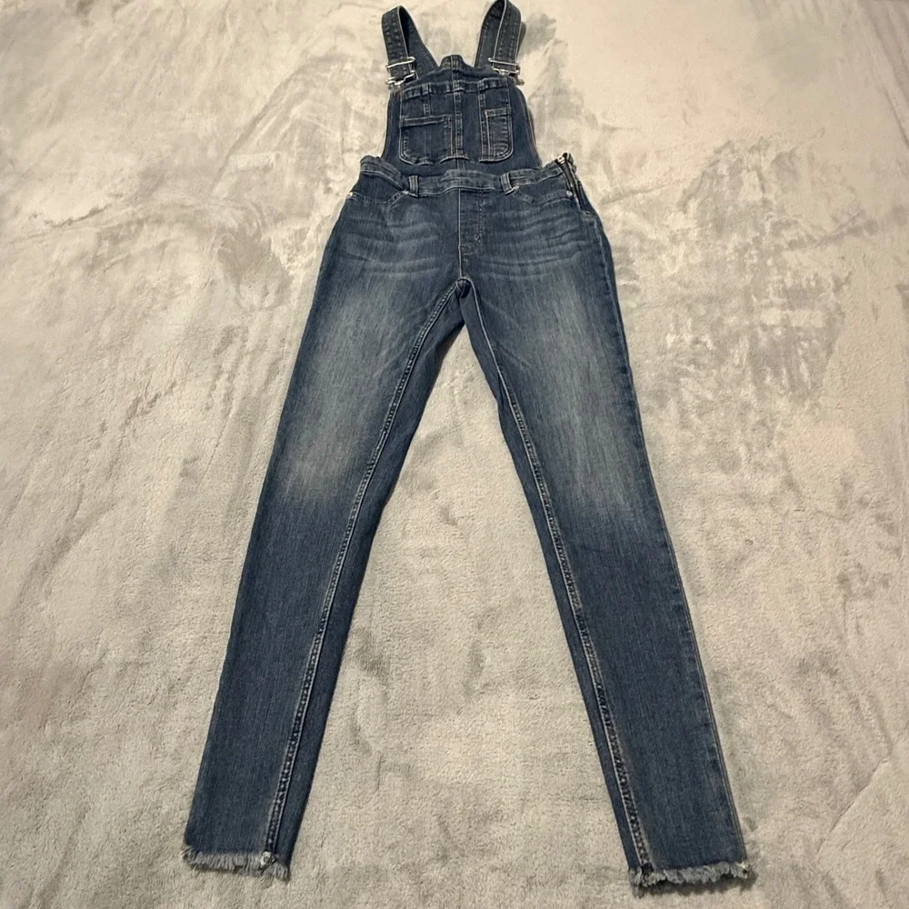 Free People Skinny Denim Overalls Medium Wash Frayed Hem Side Zip Jumpsuit Sz 26 - Picture 2 of 13